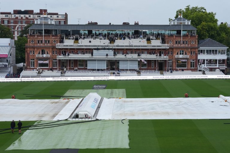 Rain-soaked start at Lord's as Pakistan bowls first against England in 2nd test | iNFOnews.ca