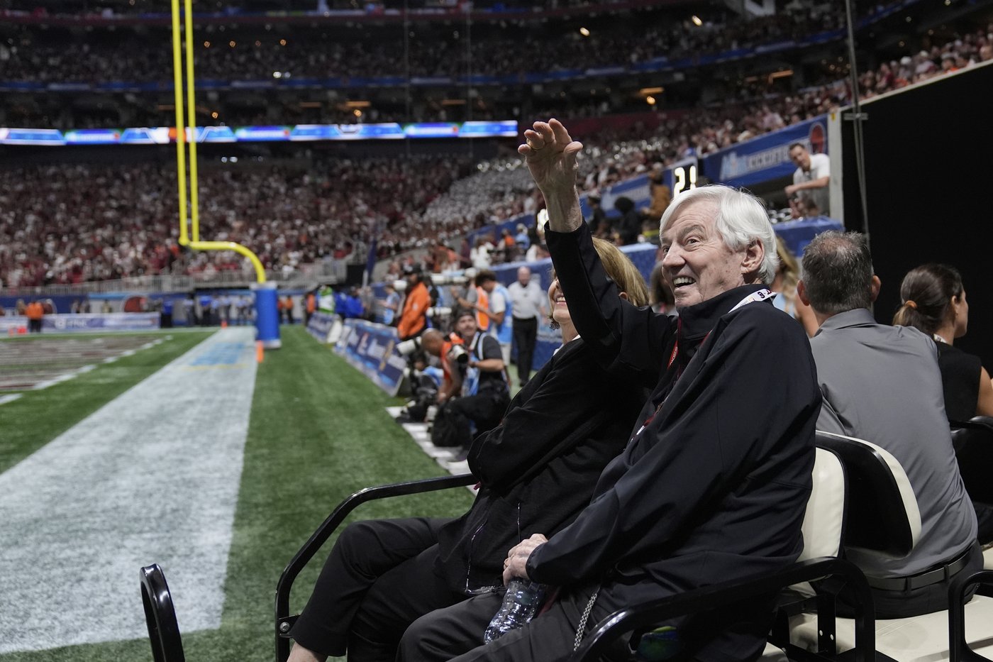 In test of loyalties, former Virginia Tech coach Frank Beamer wears South Carolina black for son | iNFOnews.ca In test of loyalties, former Virginia Tech coach Frank Beamer wears South Carolina black for son | iNFOnews.ca