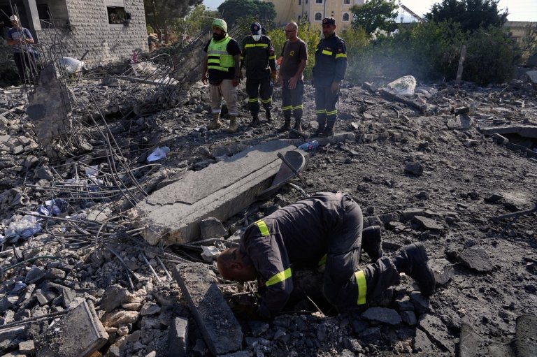 Israeli airstrikes on a village in southern Lebanon kill 9 people, wound 13 | iNFOnews.ca