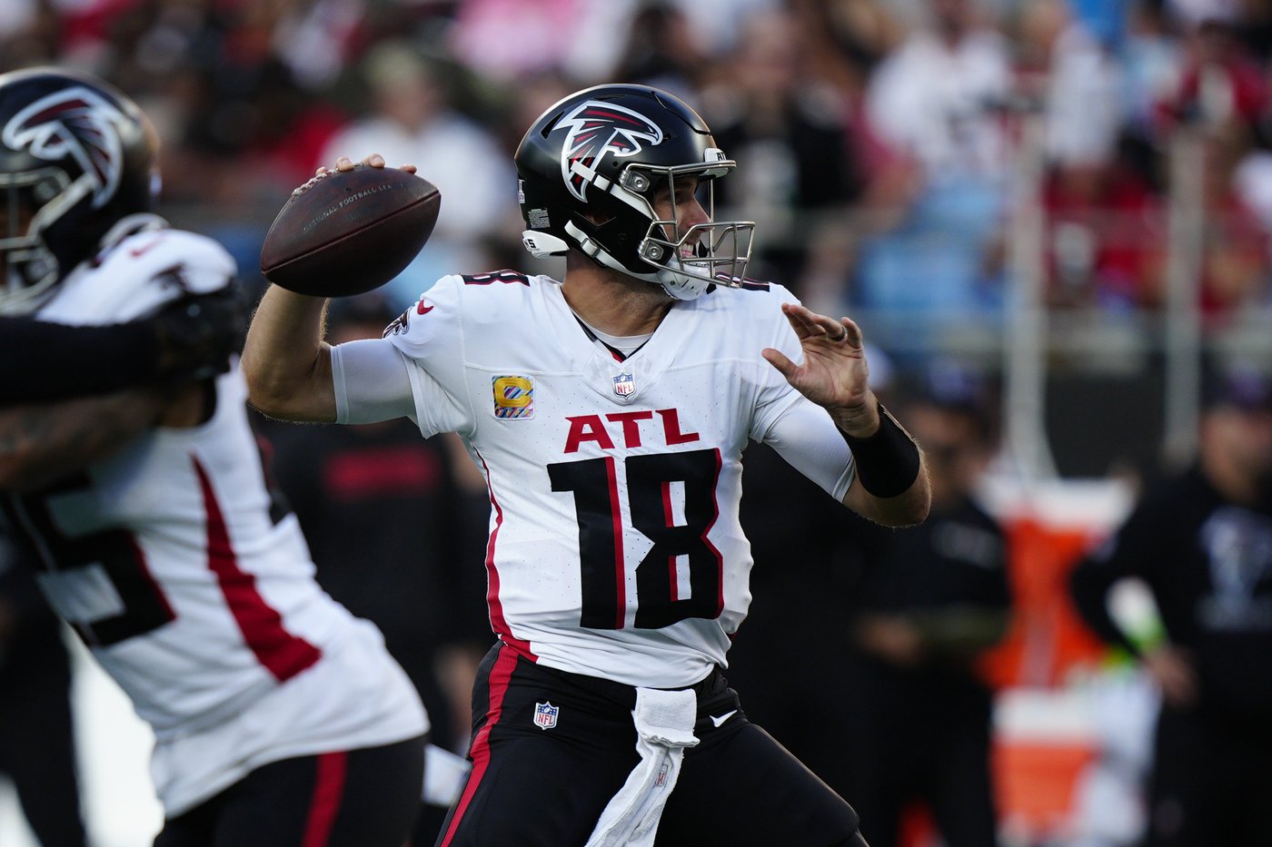 Bijan Robinson scores 2 TDs. Falcons beat Panthers 38-20 for 3rd straight victory vs. NFC South foe | iNFOnews.ca