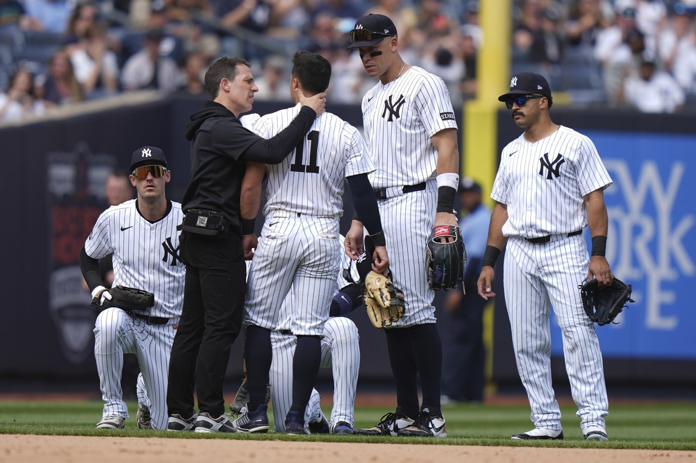 Yankees shortstop Anthony Volpe hurts shoulder, X-rays negative but could have more tests | iNFOnews.ca