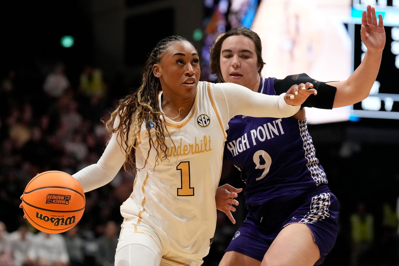 Mikayla Blakes storms past Vanderbilt women's single-season scoring mark in NCAA opener | iNFOnews.ca