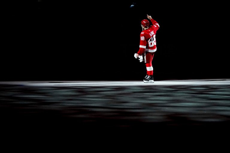 Patrick Kane scores twice to reach 500 goals in Red Wings' 5-1 win over Canucks | iNFOnews.ca