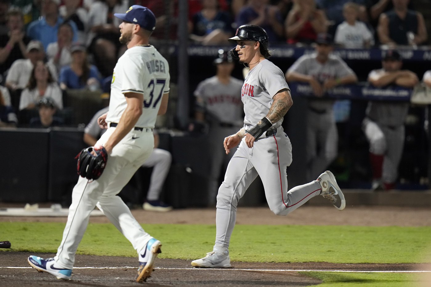 Story hits go-ahead single in 9th and Red Sox top Rays 6-3 to keep pace in playoff chase | iNFOnews.ca