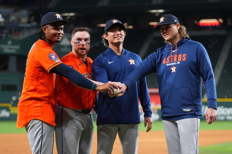 Astros throw a combined no-hitter in their 9-0 win over the Rangers | iNFOnews.ca