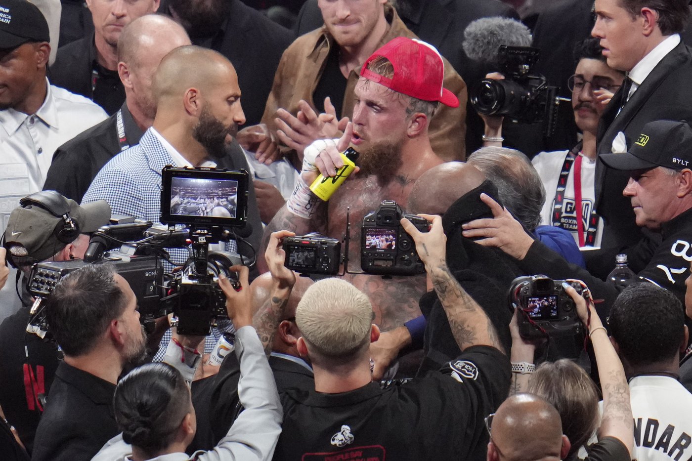 Jake Paul, 27, beats 58-year-old Mike Tyson as the hits don't match the hype | iNFOnews.ca