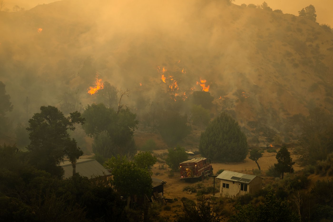Rapidly growing wildfire in Los Angeles County prompts evacuations in remote high desert | iNFOnews.ca Rapidly growing wildfire in Los Angeles County prompts evacuations in remote high desert | iNFOnews.ca