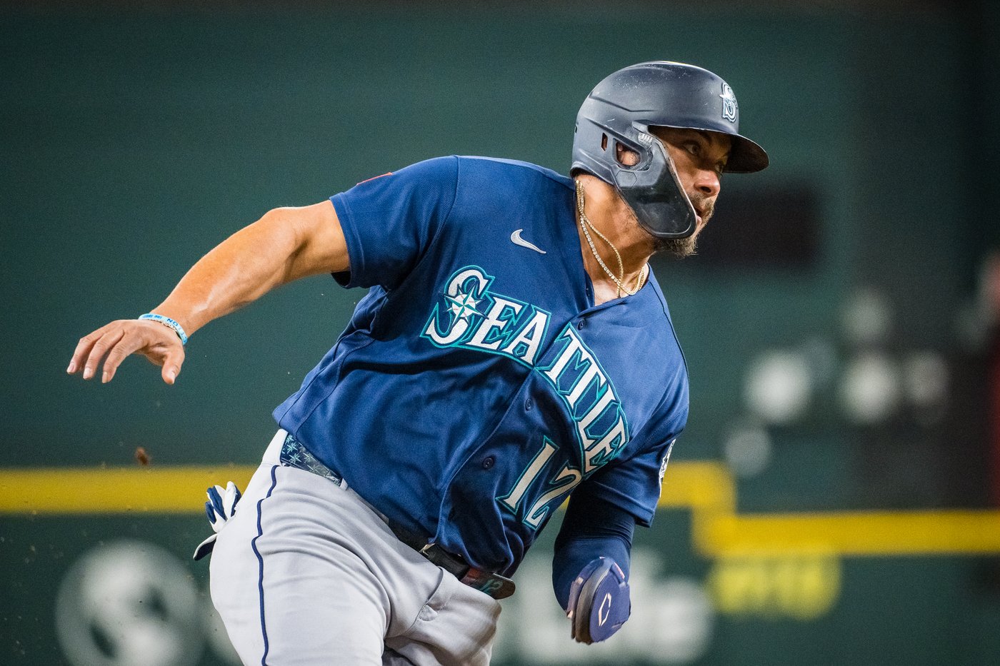 Jake Burger's homer, 3 RBI, lead Rangers past Mariners 5-4 to open series between AL West leaders | iNFOnews.ca