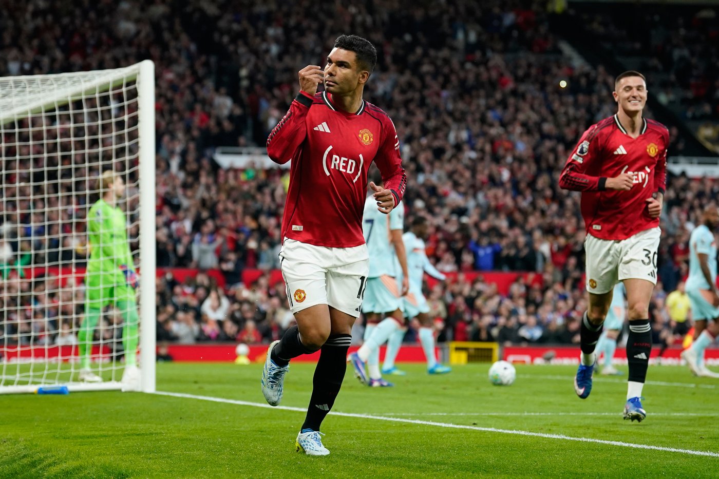 Clinical Man United beats Brentford to move clear in third place | iNFOnews.ca