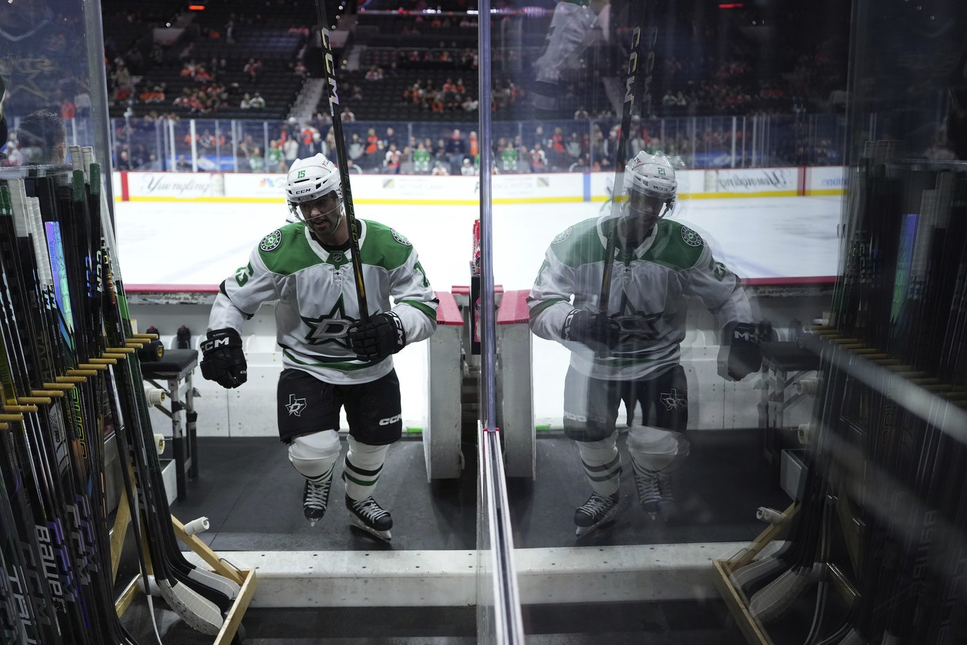 DeSmith stops 27 shots to lead Stars to 6th straight win, 4-1 over Flyers | iNFOnews.ca DeSmith stops 27 shots to lead Stars to 6th straight win, 4-1 over Flyers | iNFOnews.ca