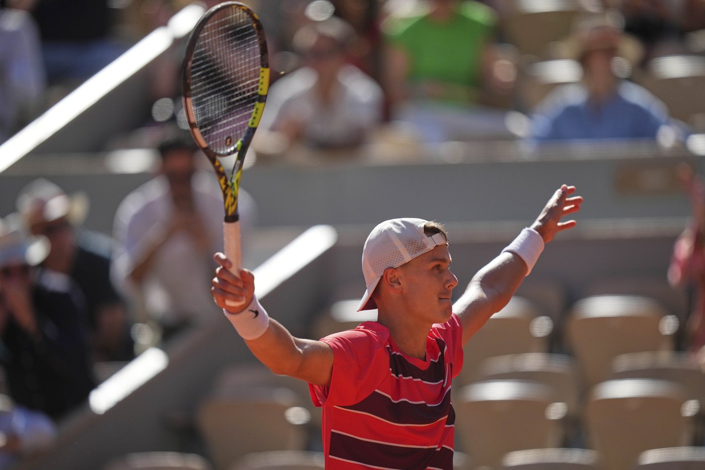 French Open: Swiatek and Sabalenka reach fourth round without dropping a set but Alcaraz labors | iNFOnews.ca French Open: Swiatek and Sabalenka reach fourth round without dropping a set but Alcaraz labors | iNFOnews.ca