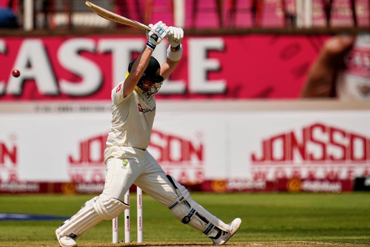 Mulder claims two wickets as South Africa reduces Australia to 84-3 at lunch in 1st test | iNFOnews.ca