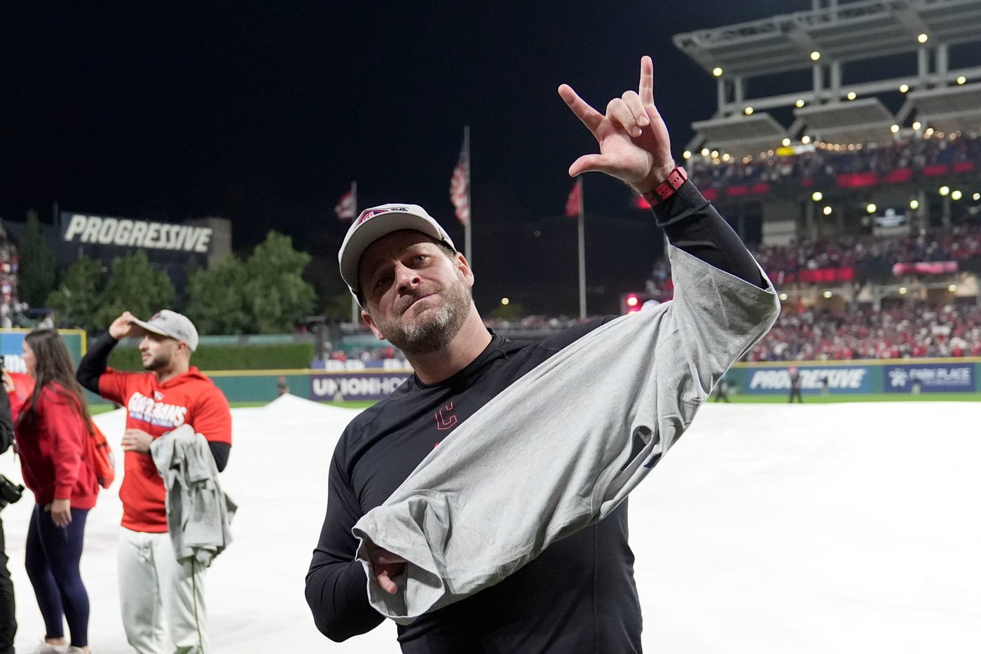 Guardians manager Stephen Vogt says he'll be back with club, dismisses rumors about move to Mariners | iNFOnews.ca Guardians manager Stephen Vogt says he'll be back with club, dismisses rumors about move to Mariners | iNFOnews.ca