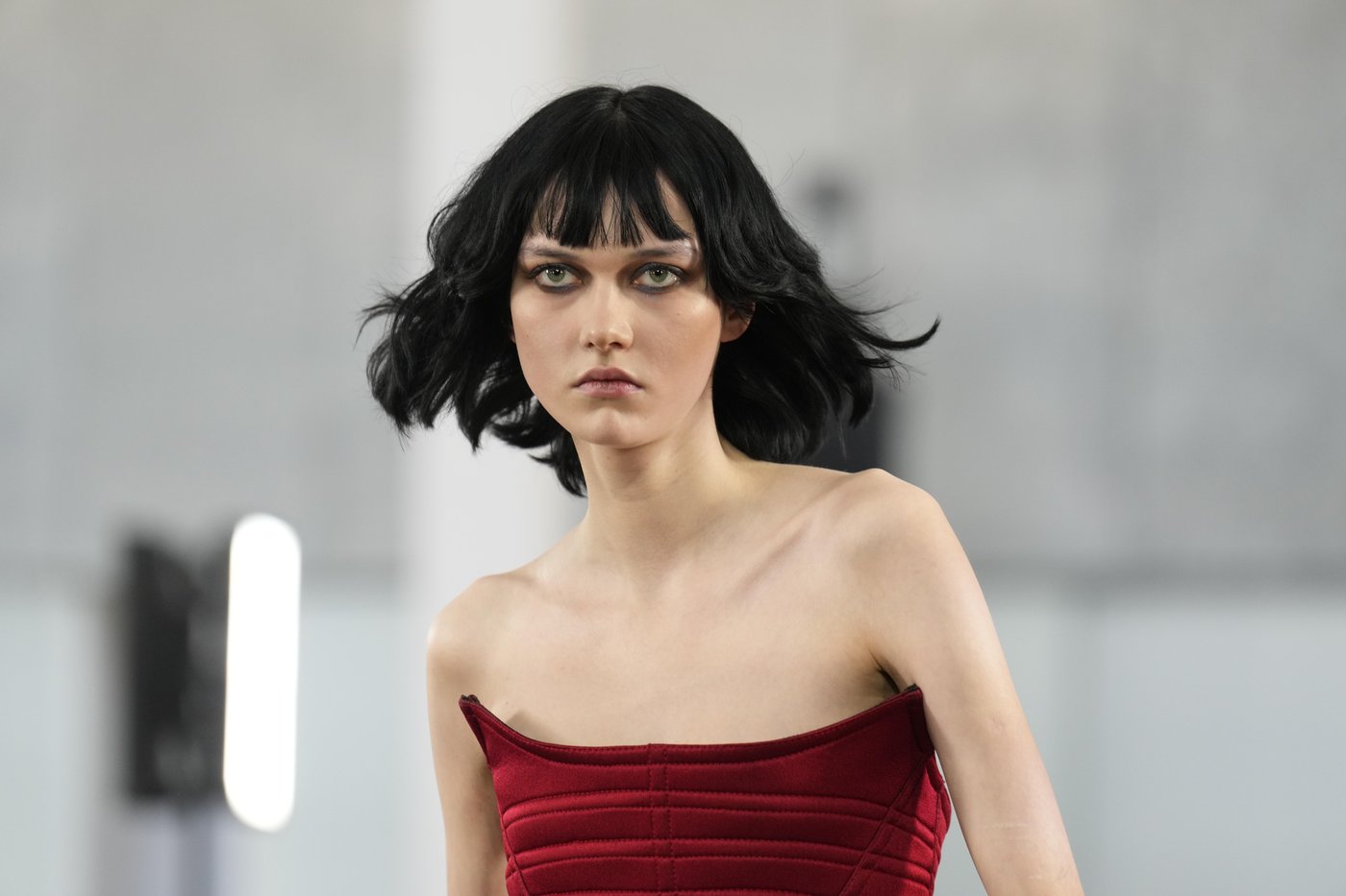 Irina Shayk opens Blumarine show in Milan injecting buzz into creative director David Koma’s debut | iNFOnews.ca Irina Shayk opens Blumarine show in Milan injecting buzz into creative director David Koma’s debut | iNFOnews.ca