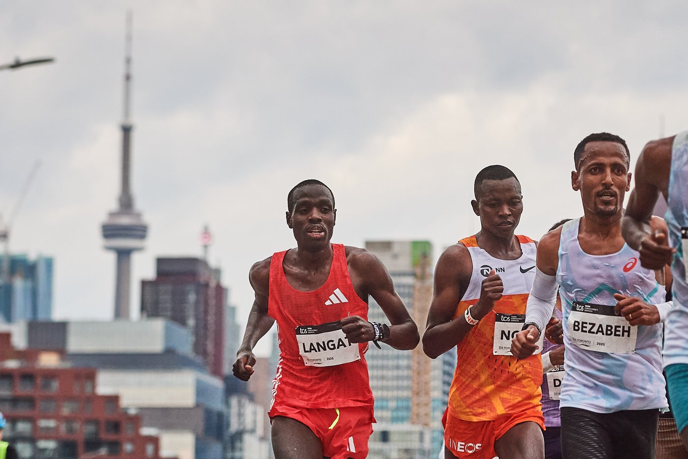 Photo Gallery: Toronto Waterfront Marathon | iNFOnews.ca