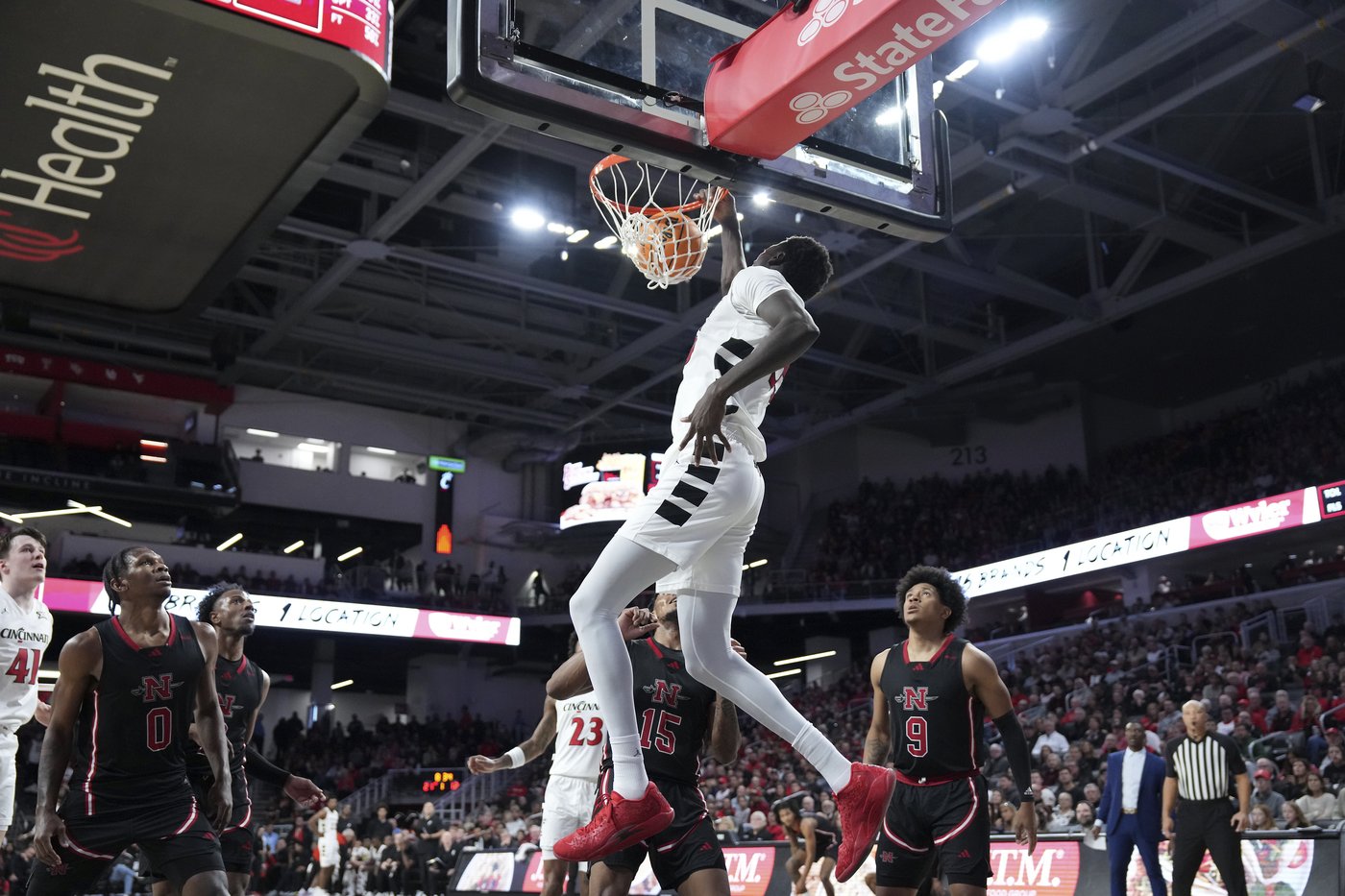 Simas Lukosius, Jizzle James each score 19 points and No. 17 Cincinnati beats Nicholls State 86-49 | iNFOnews.ca