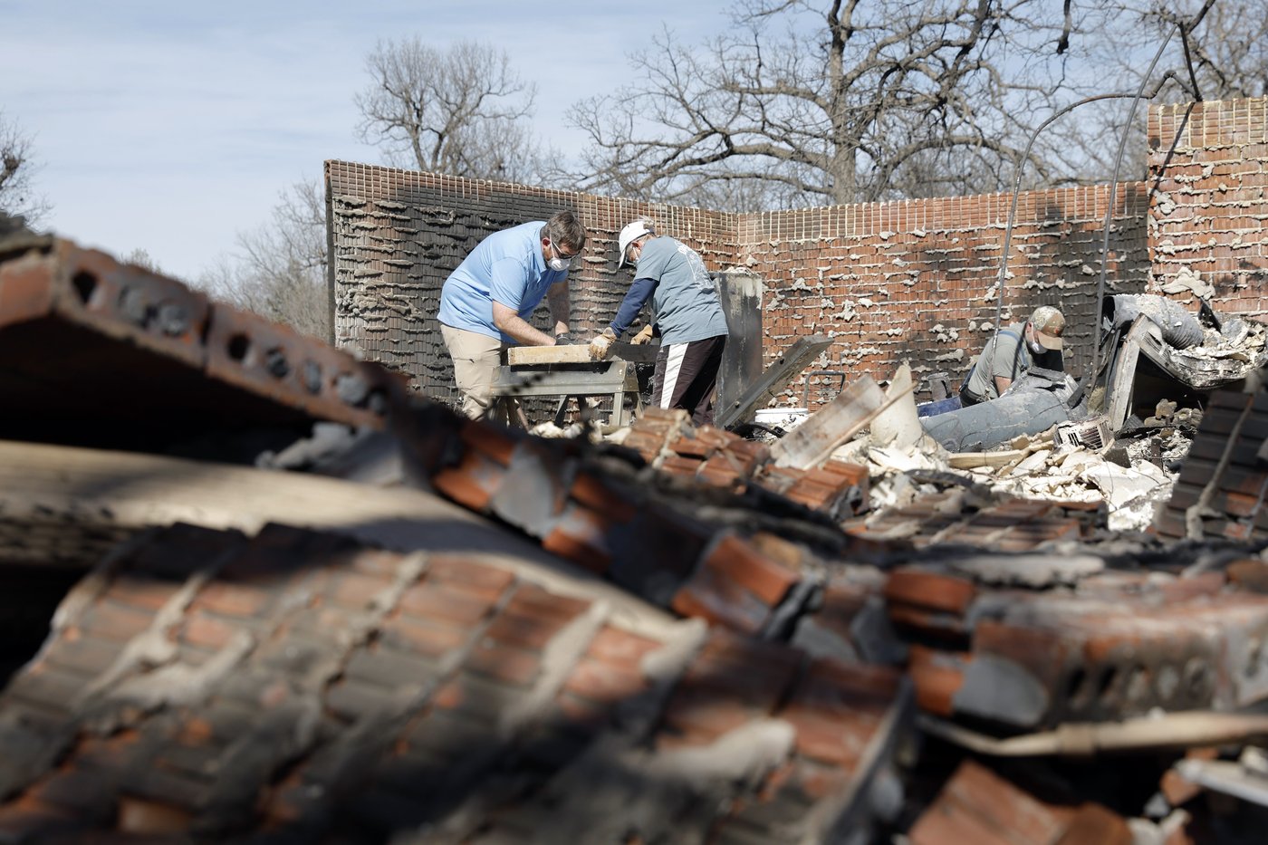As Oklahoma reels from deadly wildfires, authorities warn of fresh fire threat | iNFOnews.ca