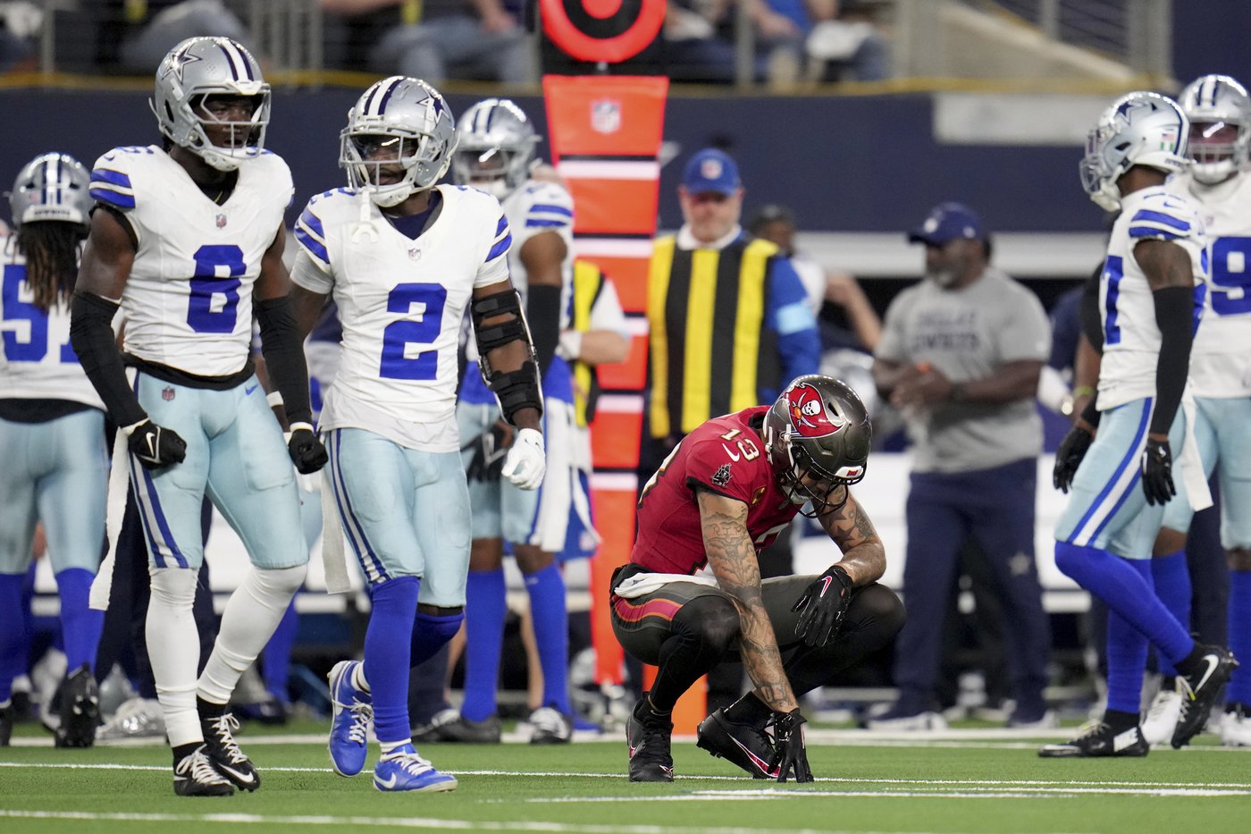 Eagles try to clinch NFC East title with Hurts' head injury looming large | iNFOnews.ca