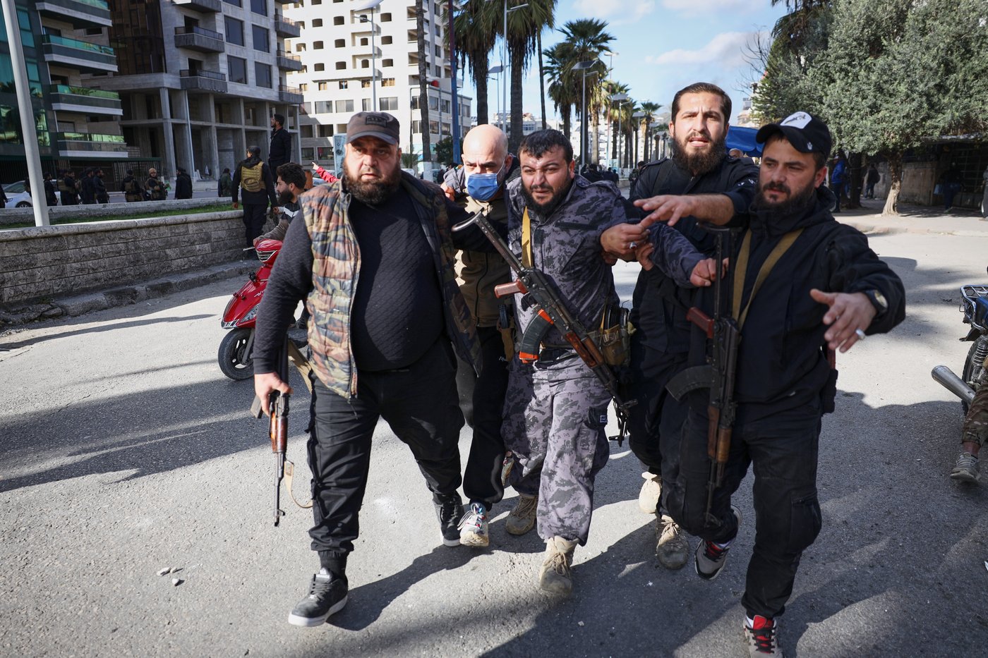 4 dead, dozens injured in Syria during clashes between Alawites and counterdemonstrators | iNFOnews.ca