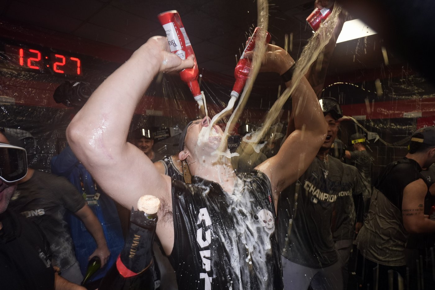 Juan Soto's 3-run homer in 10th sends Yankees past Guardians 5-2 and into World Series for 41st time | iNFOnews.ca
