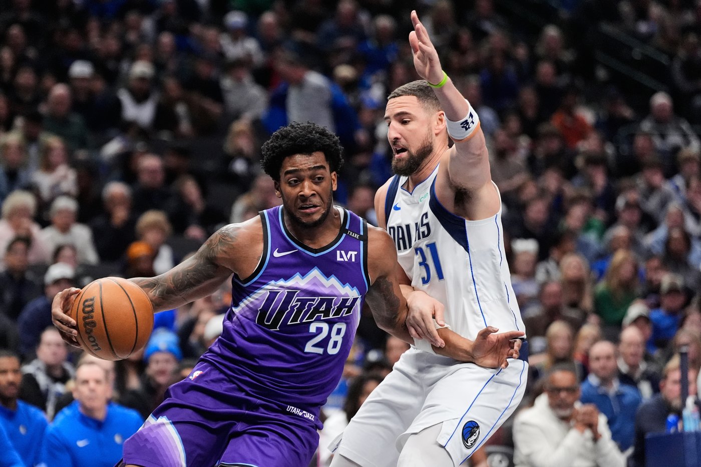 Thompson scores 23 points, including the 17,000th of his career, as Mavericks beat the Jazz 138-120 | iNFOnews.ca Thompson scores 23 points, including the 17,000th of his career, as Mavericks beat the Jazz 138-120 | iNFOnews.ca