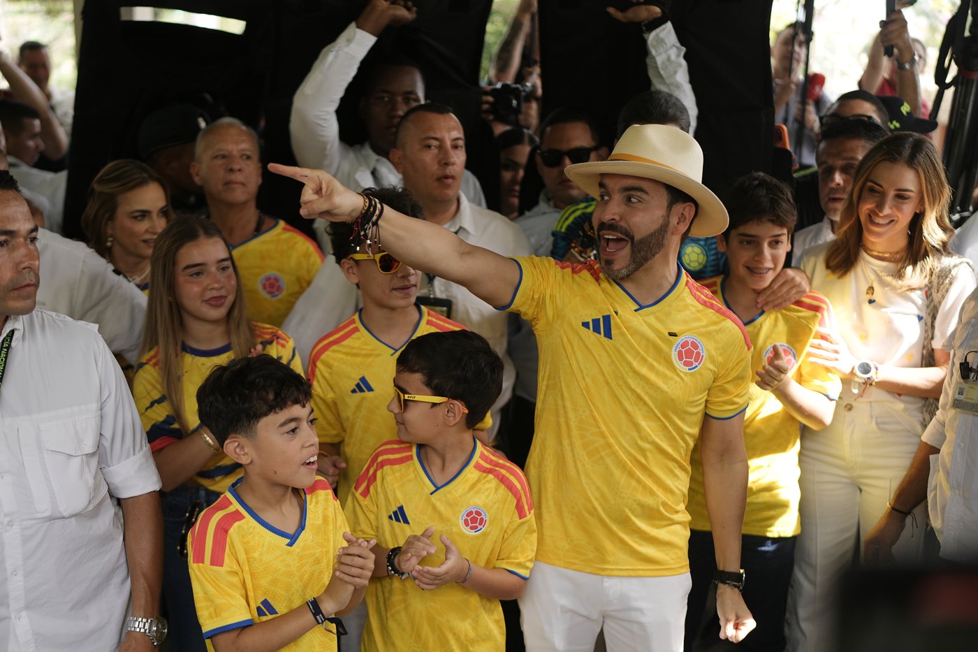 Trump-endorsed de la Espriella holds slim lead in Colombia's election as his rival challenges vote | iNFOnews.ca Trump-endorsed de la Espriella holds slim lead in Colombia's election as his rival challenges vote | iNFOnews.ca