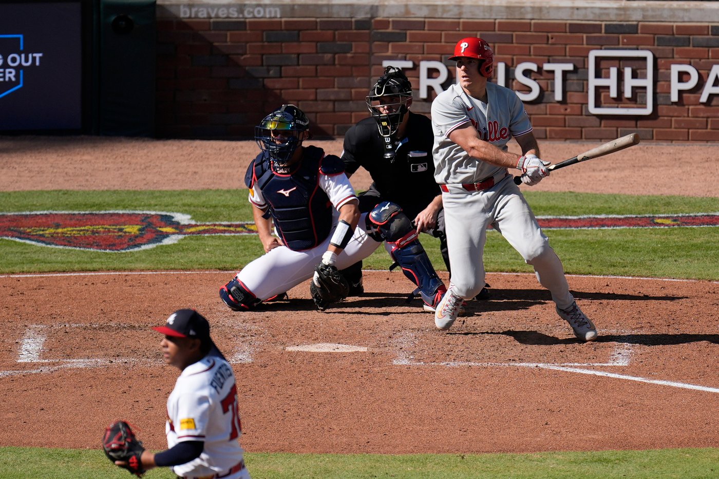 Austin Riley's 3-run homer off Jhoan Duran rallies Braves past Phillies 5-3 in NLWCS opener | iNFOnews.ca Austin Riley's 3-run homer off Jhoan Duran rallies Braves past Phillies 5-3 in NLWCS opener | iNFOnews.ca