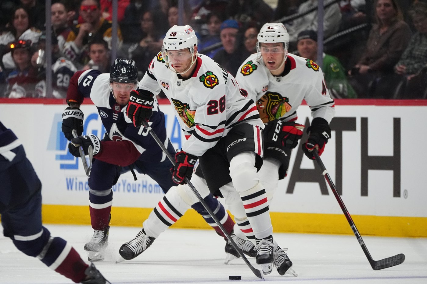 Makar scores 2 goals as NHL-leading Avalanche beat Blackhawks 3-1 | iNFOnews.ca Makar scores 2 goals as NHL-leading Avalanche beat Blackhawks 3-1 | iNFOnews.ca