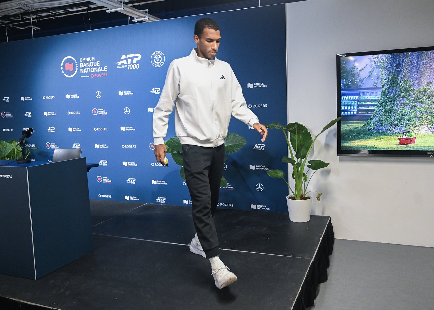 Canada's Auger-Aliassime withdraws as top seeds exit early at National Bank Open | iNFOnews.ca Canada's Auger-Aliassime withdraws as top seeds exit early at National Bank Open | iNFOnews.ca