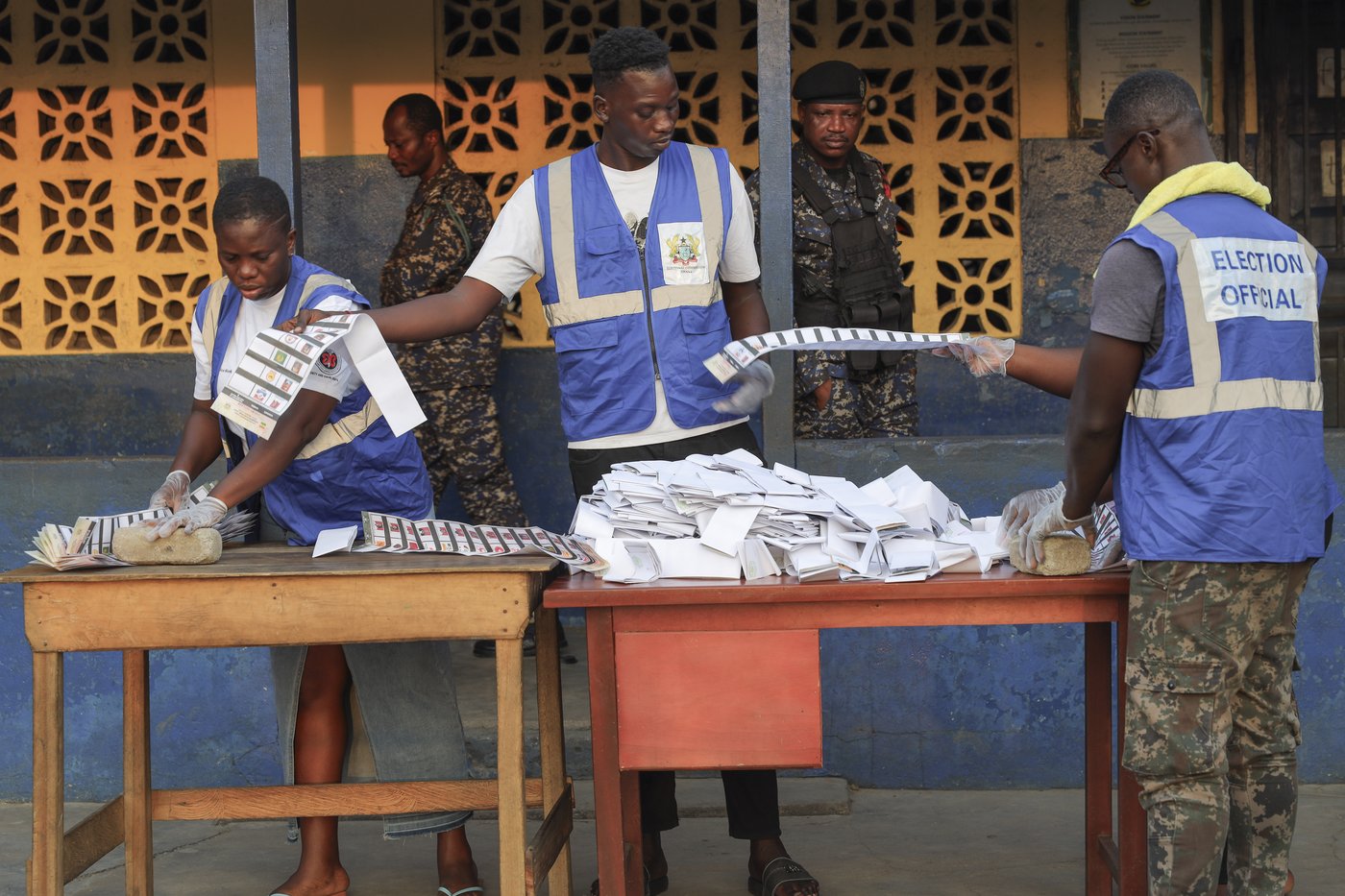 Polls close in Ghana's general election in the shadow of the worst economic crisis in a generation | iNFOnews.ca Polls close in Ghana's general election in the shadow of the worst economic crisis in a generation | iNFOnews.ca