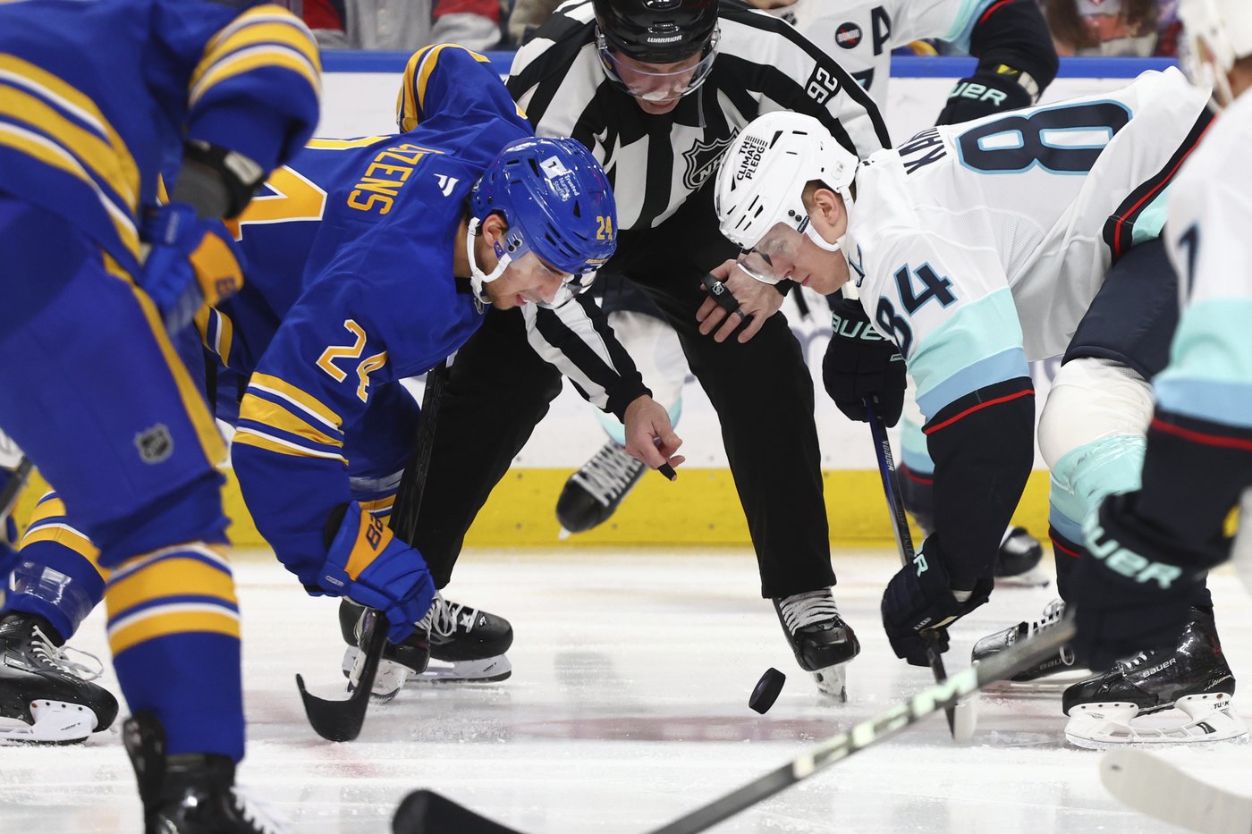Kaapo Kakko scores twice in 3rd period in the Kraken's 6-2 victory over the Sabres | iNFOnews.ca