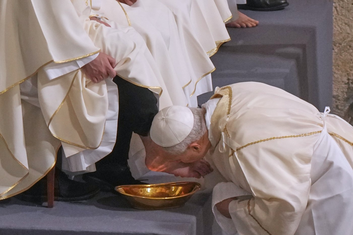 Pope Leo XIV revives the Holy Thursday foot-washing of priests after Francis's inclusive tradition | iNFOnews.ca