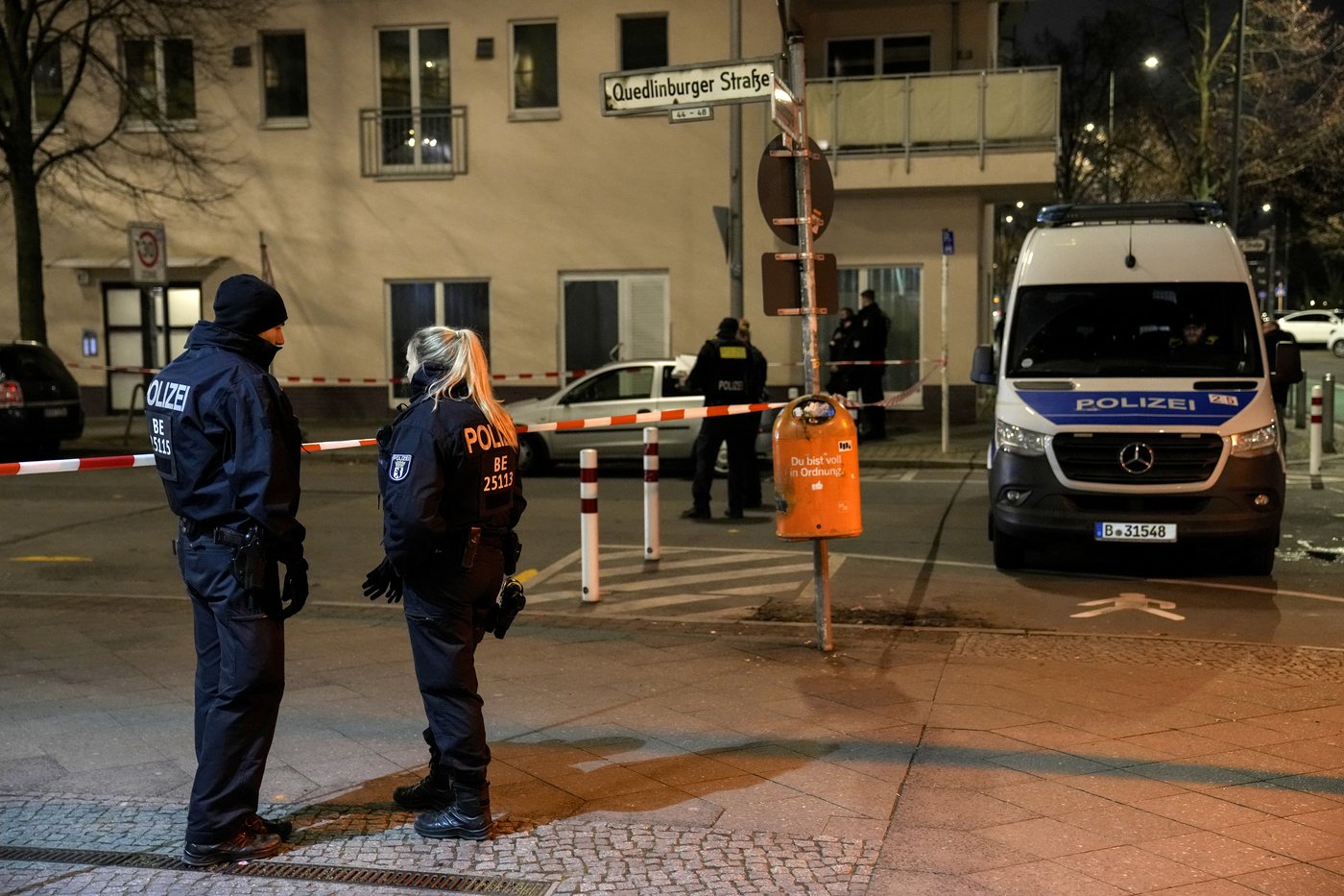 Berlin police say they have detained a man who attacked 2 people with a knife | iNFOnews.ca Berlin police say they have detained a man who attacked 2 people with a knife | iNFOnews.ca
