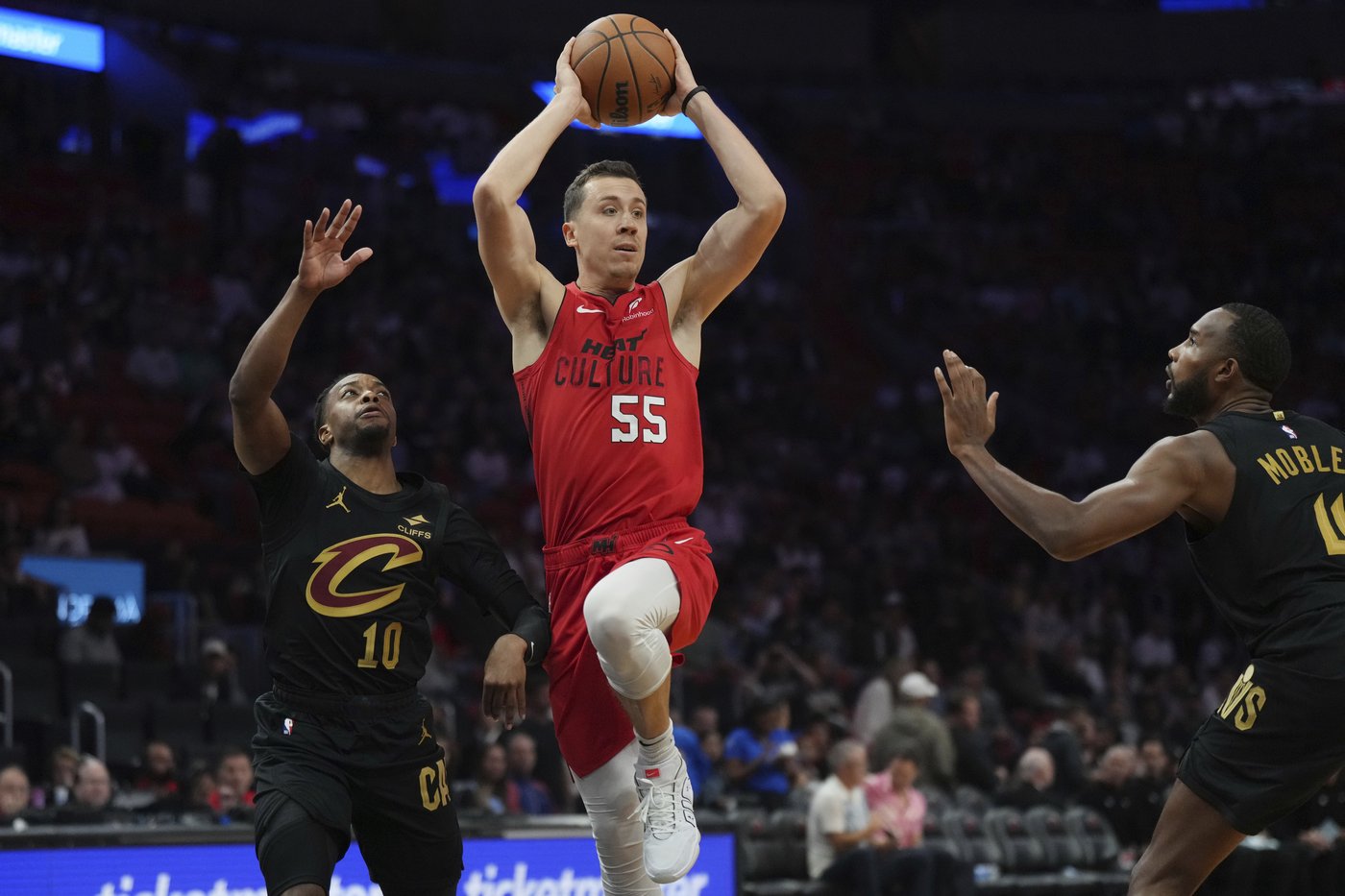 Herro scores 34, Robinson adds 23 and Heat beat Cleveland 122-113, only 4th loss for Cavs | iNFOnews.ca