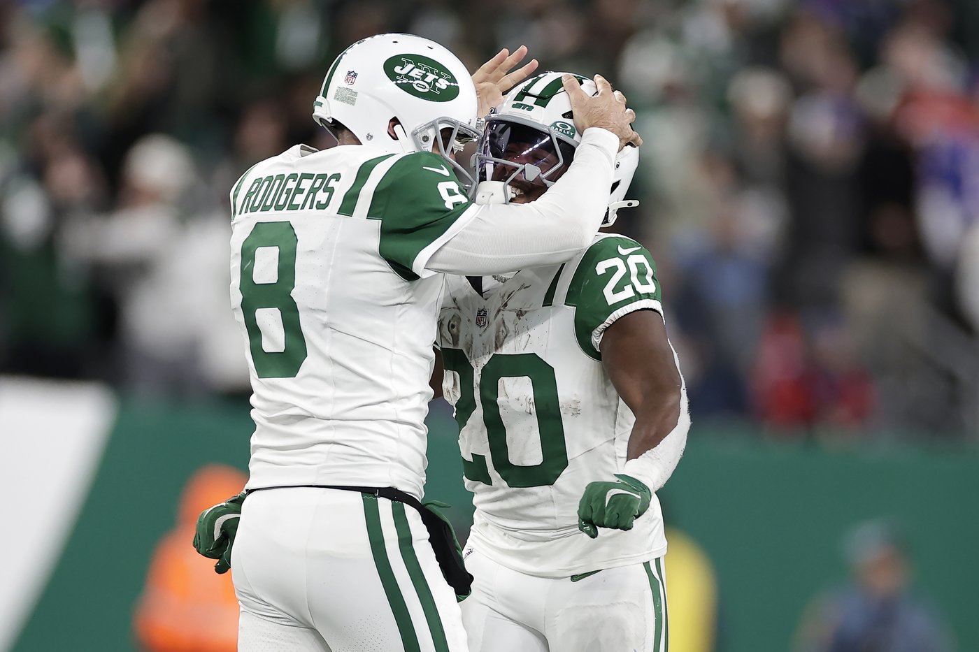 Allen and Bills overcome Rodgers' Hail Mary and beat Jets 23-20 to take control in AFC East | iNFOnews.ca