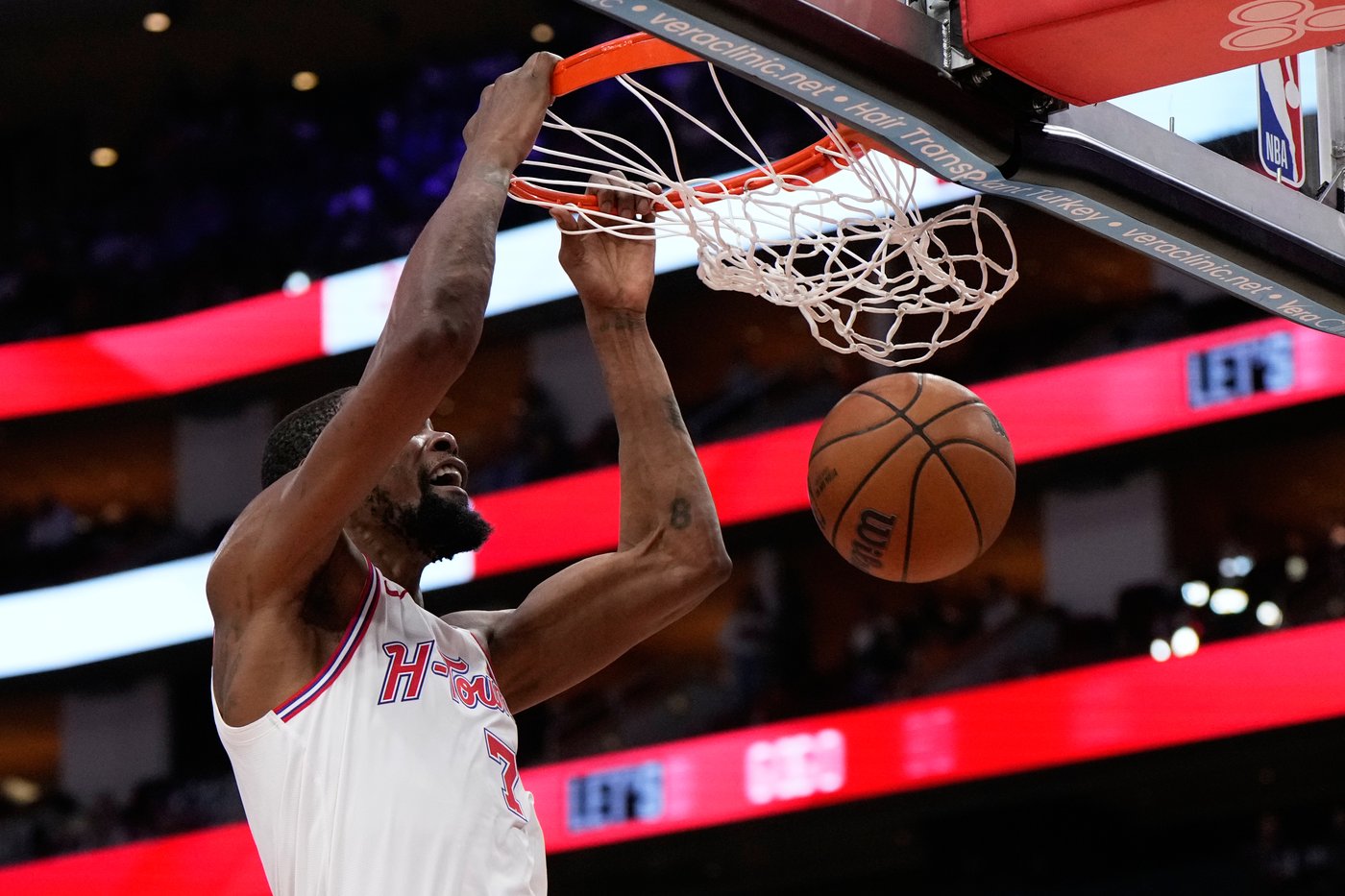 Sheppard scores 27 points on a career-high 9 3s in the Rockets' win over the the Bucks | iNFOnews.ca Sheppard scores 27 points on a career-high 9 3s in the Rockets' win over the the Bucks | iNFOnews.ca