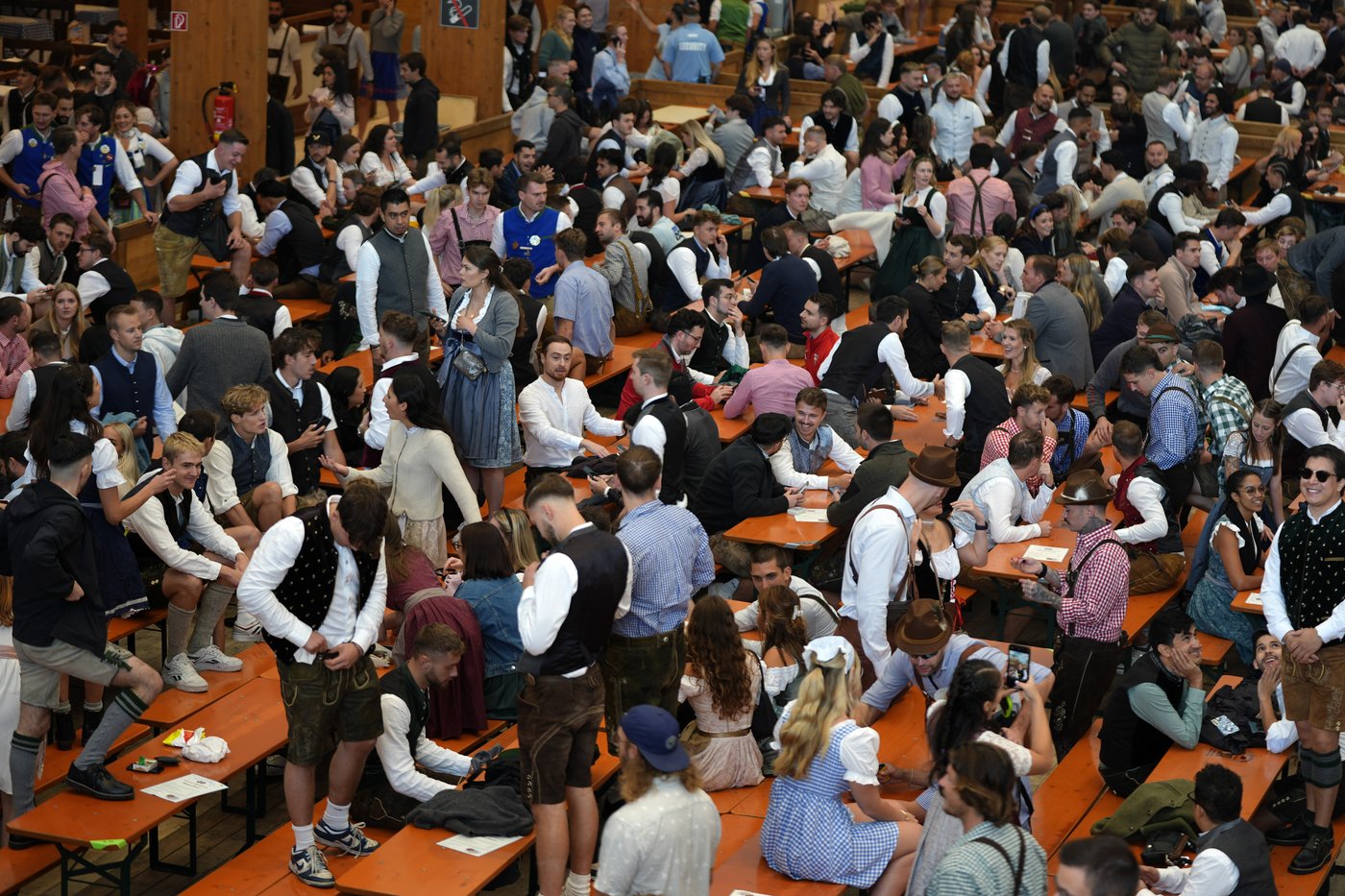 Beer and merriment flow at the 189th Oktoberfest in Munich | iNFOnews.ca Beer and merriment flow at the 189th Oktoberfest in Munich | iNFOnews.ca