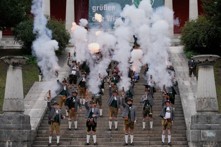 Oktoberfest ends Sunday with the traditional Bavarian salute | iNFOnews.ca
