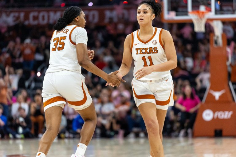 Carlton scores 17 points to lead No. 4 Texas past No. 18 Kentucky 64-53 | iNFOnews.ca