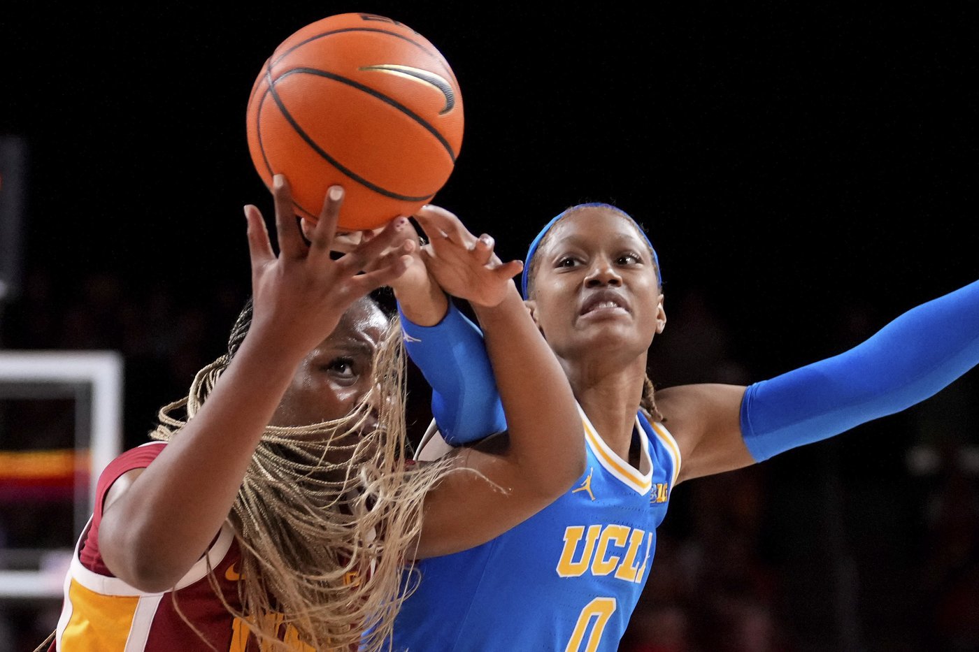 No. 1 UCLA ends its run as nation's lone unbeaten team with upset loss to crosstown rival USC | iNFOnews.ca
