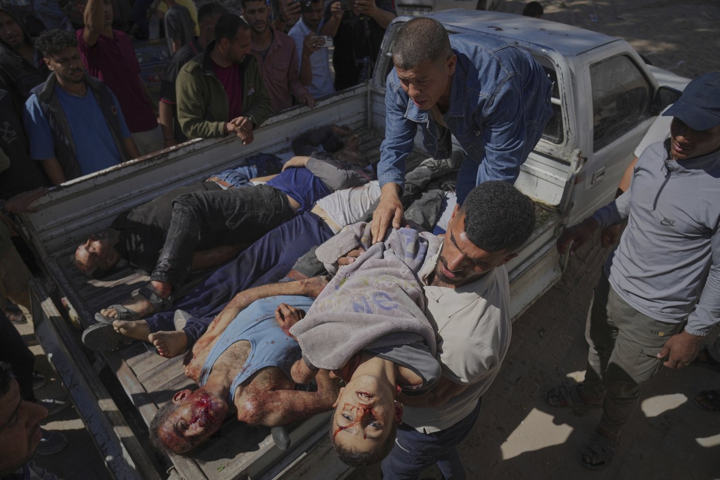 Strikes across Gaza kill at least 92 as Israel prepares to ramp up its offensive | iNFOnews.ca Strikes across Gaza kill at least 92 as Israel prepares to ramp up its offensive | iNFOnews.ca