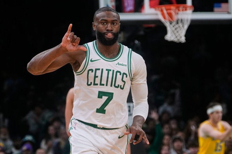 Brown scores 30 points, Celtics cruise to 126-105 win over Lakers team missing James, Doncic | iNFOnews.ca