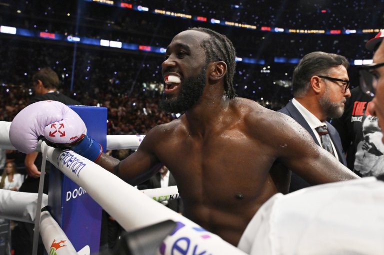 Terence Crawford makes history with victory over Canelo Alvarez | iNFOnews.ca