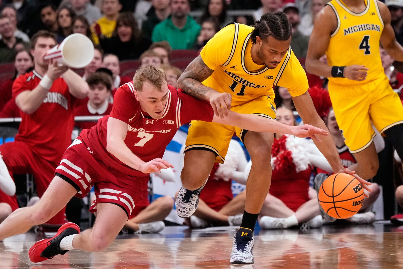 Lendeborg makes a tiebreaking 3 as No. 3 Michigan tops No. 23 Wisconsin 68-65 in Big Ten semis | iNFOnews.ca