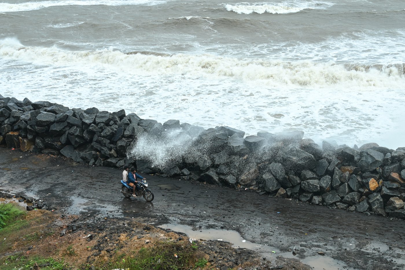 Cyclone Montha weakens after battering India's eastern coast with rain and wind | iNFOnews.ca
