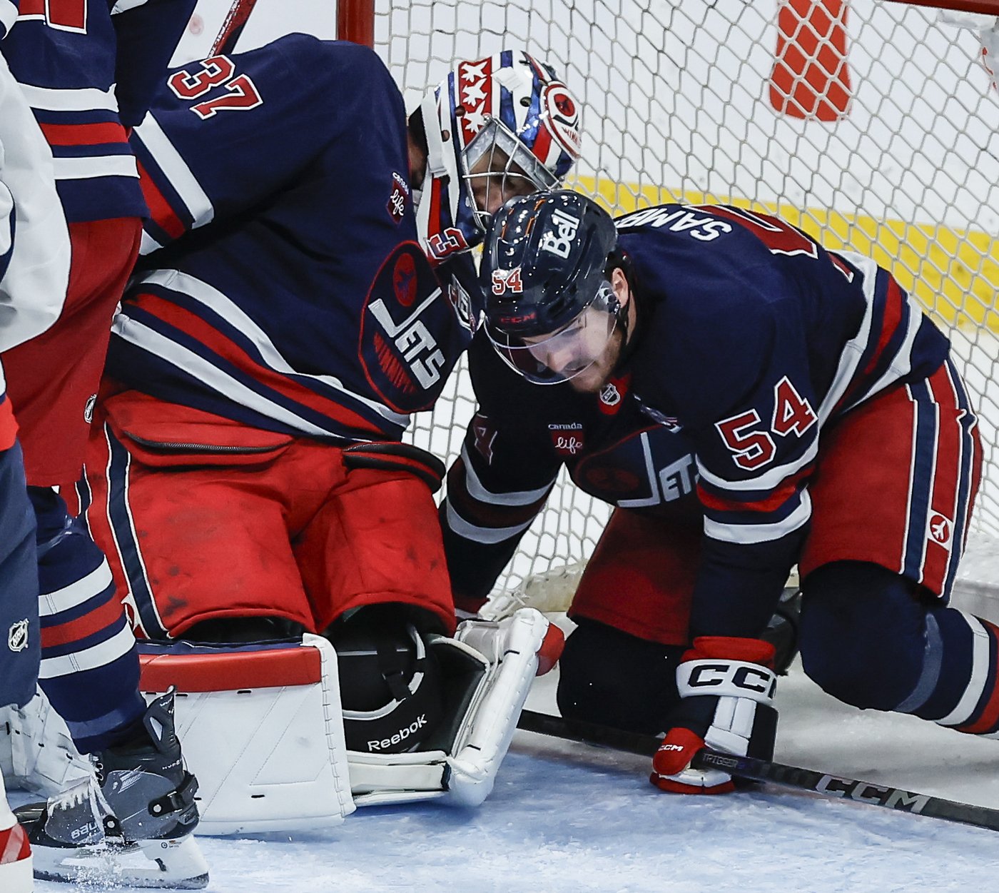 Hellebuyck all smiles in winning return from knee surgery | iNFOnews.ca Hellebuyck all smiles in winning return from knee surgery | iNFOnews.ca
