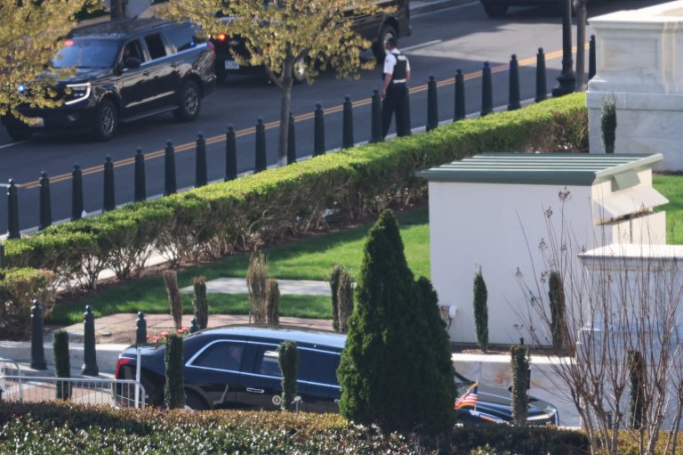 Trump goes to the Supreme Court as it hears arguments over his bid to limit birthright citizenship | iNFOnews.ca