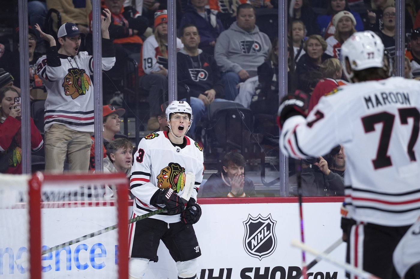 Michkov scores in overtime, Flyers rally to beat Blackhawks 3-2 | iNFOnews.ca