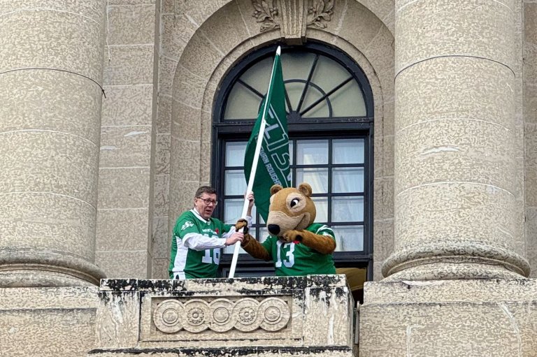 Premier Moe and Gainer Gopher join forces to support CFL's Saskatchewan Roughriders | iNFOnews.ca
