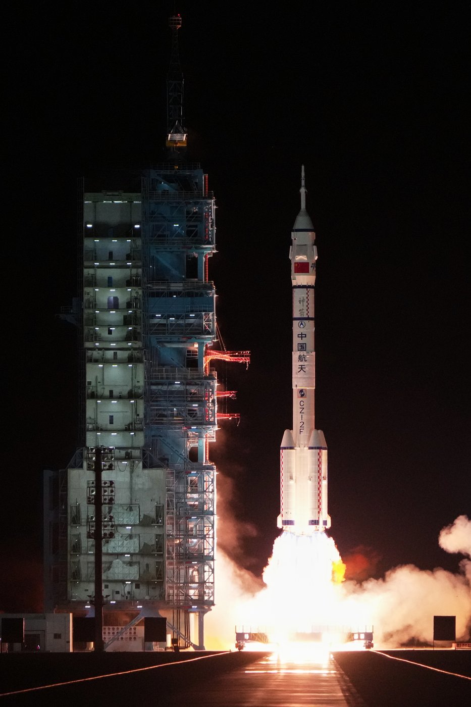 China's Shenzhou 21 docks with space station, sets the country's own speed record | iNFOnews.ca